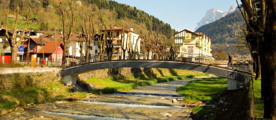 Il torrente Cismón in prossimità dell'isola di Clarofonte