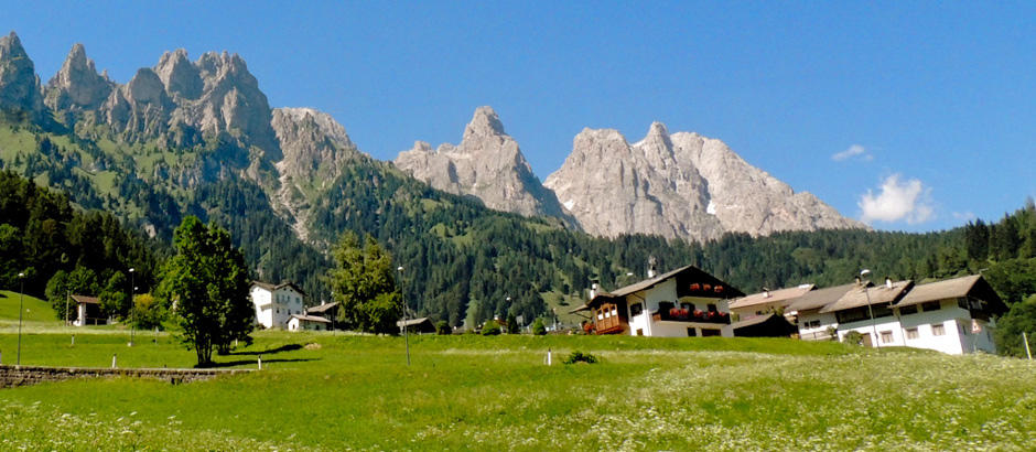 L'abitato di Mis con la Croda Granda